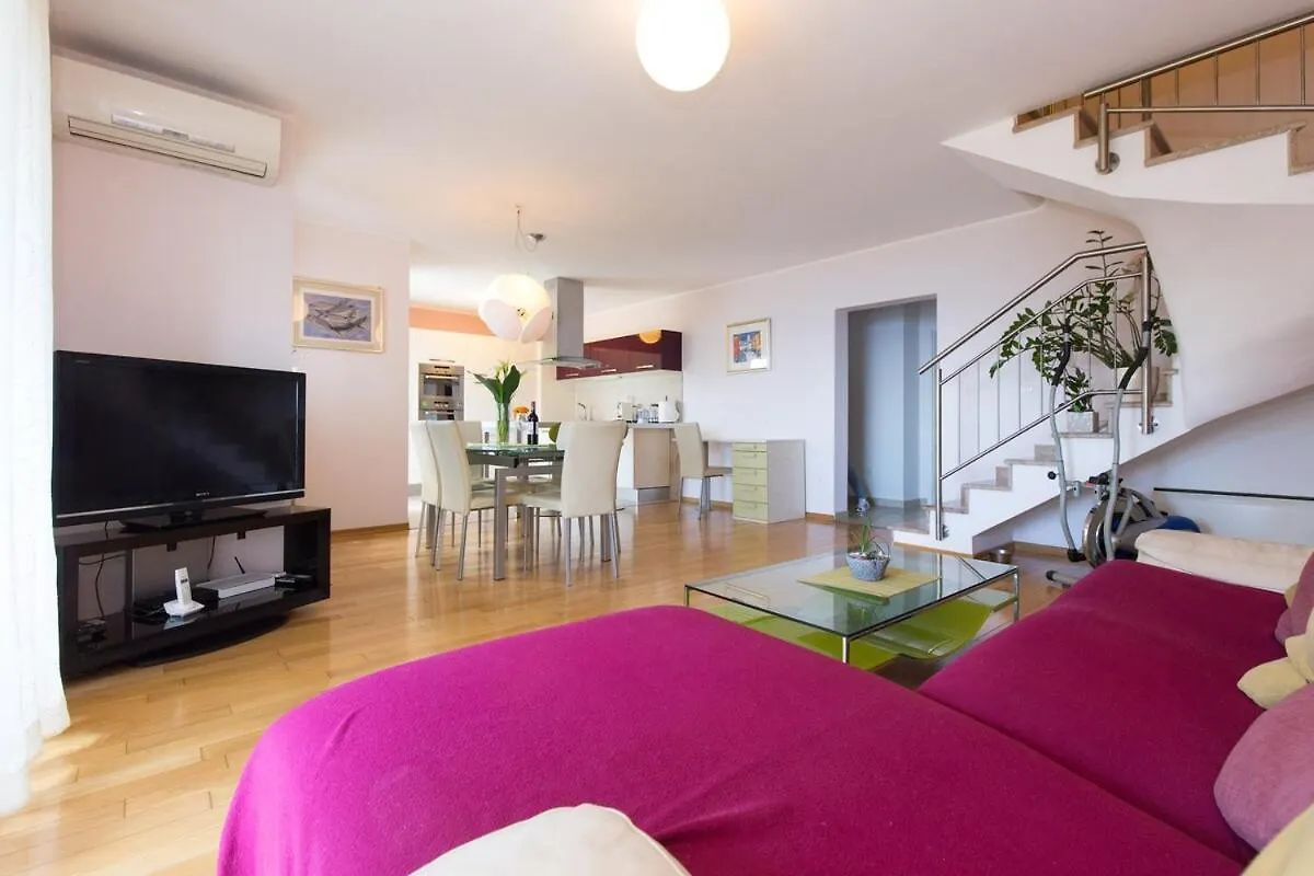 Apartman Sara S Predivnim Pogledom Na More Matulji Apartment